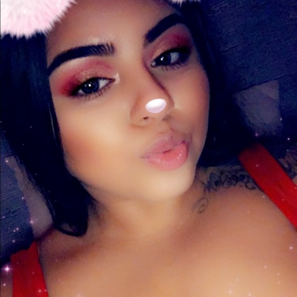 Meet your Posher, Estefany - Picture 1 of 1